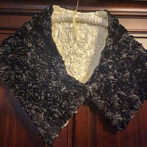 Reversible shoulder cover